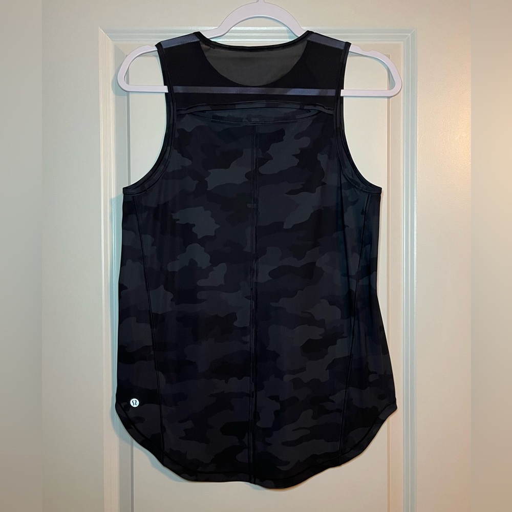 Lululemon Sculpt Tank in Heritage 365 Camo Deep Coal Multi / Black Size 6 - Picture 7 of 7